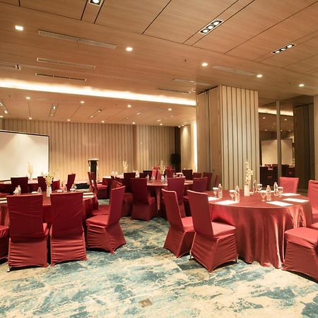 Louis Kienne Cikarang Hotel & Service Apartment Bekasi Exterior photo