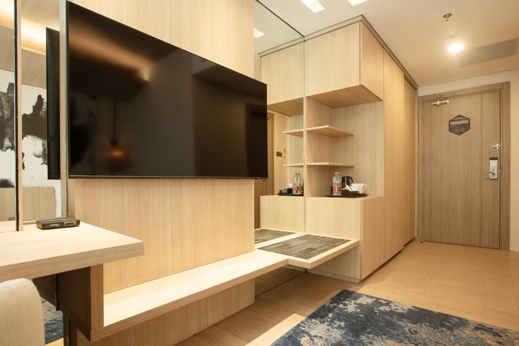 Louis Kienne Cikarang Hotel & Service Apartment Bekasi Exterior photo